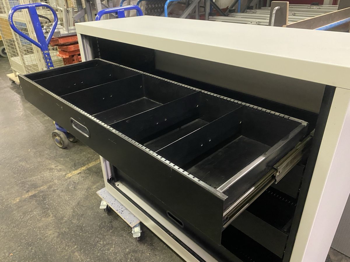 Scaffali: Regal mit Schubladen ab 1.- – Usato da Wabern venduto da HK-Design 1
