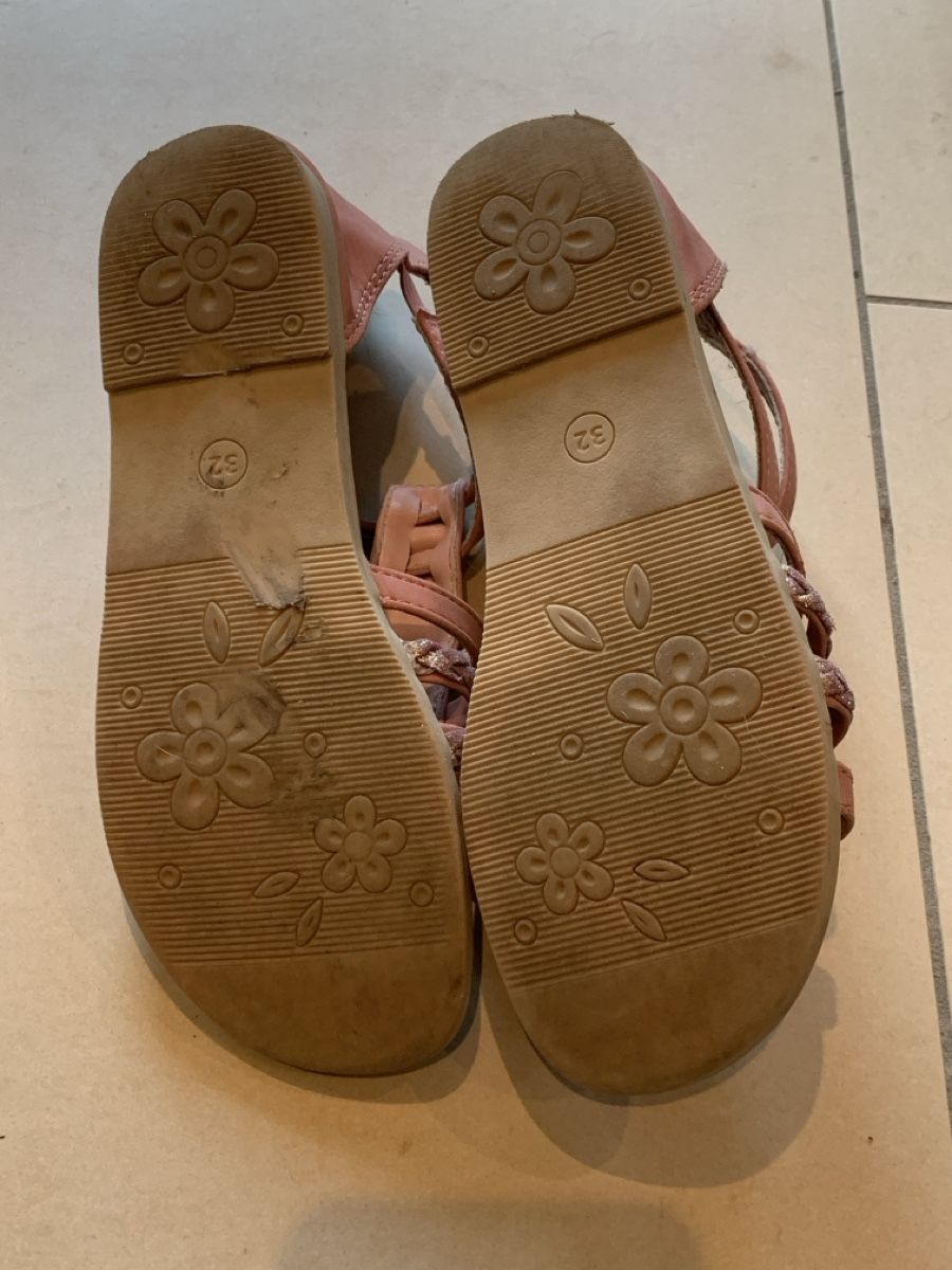 Scarpe per ragazze: Sandalen Grösse 32 – Usato da Eschenbach SG venduto da claudrup77 1