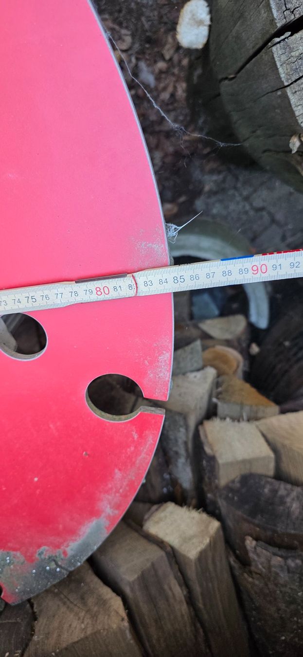 Tische: Stehtisch rot Metall mit Flaschenhalter 80cm Durchmesser – Gebraucht aus uezwil von msc_8bh6 1