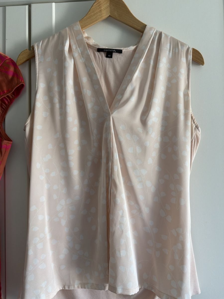 Lotti di vestiti: Damen Blusen 3er Set gemustert Grösse M plus 1 Kleid  – Usato da Tägerwilen venduto da Auster1 2