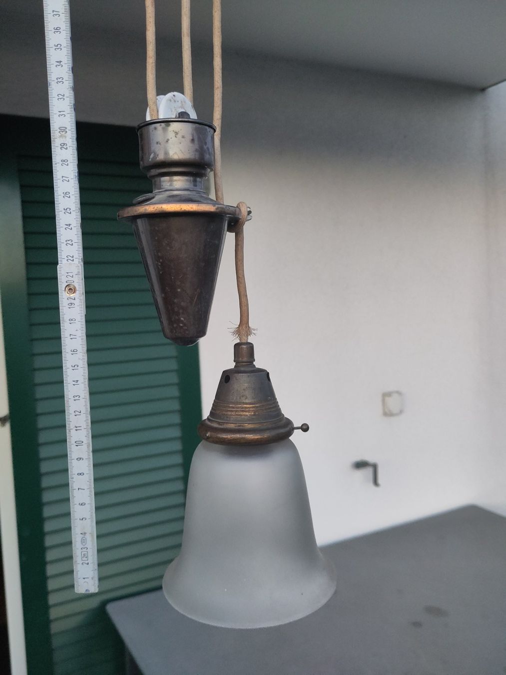 Lampade: Antike höhenverstellbare Lampe mit Gegengewicht – Usato da Oberbüren venduto da EBMA01 1
