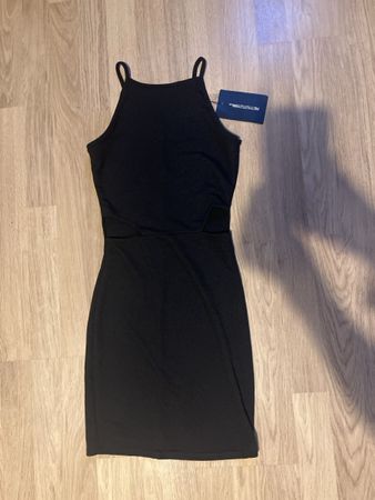 Kleid schwarz Grösse S PrettyLittleThing neu mit Etikett