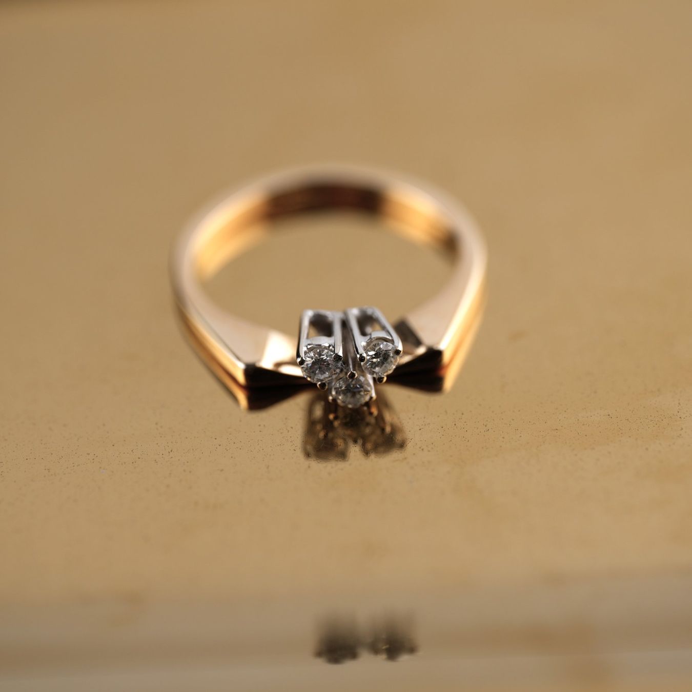 Anelli: Goldring 18K mit 3 Diamanten – Usato da Basel venduto da Vip24 3