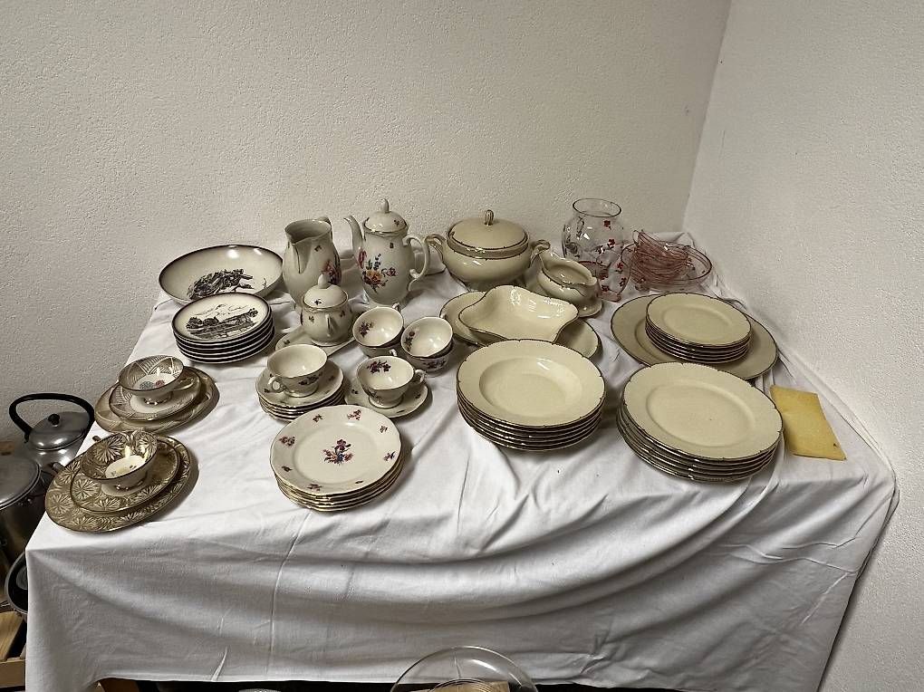 Services de table: Geschirr, Haushaltsgeräte, etc – D'occasion à Kreuzlingen par dr-set 1
