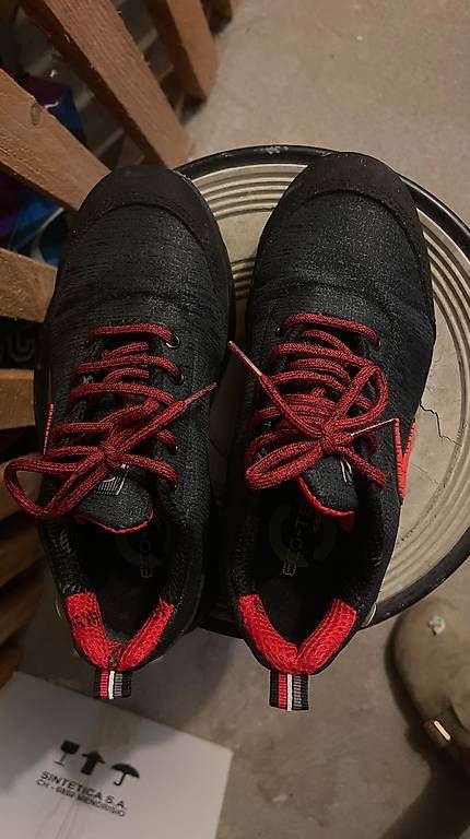 Scarpe da uomo: Chaussures de sécurité COFRA  taille 36/37 – Usato da Couvet venduto da cos_m962