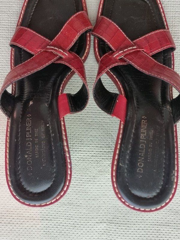 Damenschuhe: DONALD J PLINER Slipper, LEDER, rot, Gr 9 – Gebraucht aus Basel von Mamaree 1