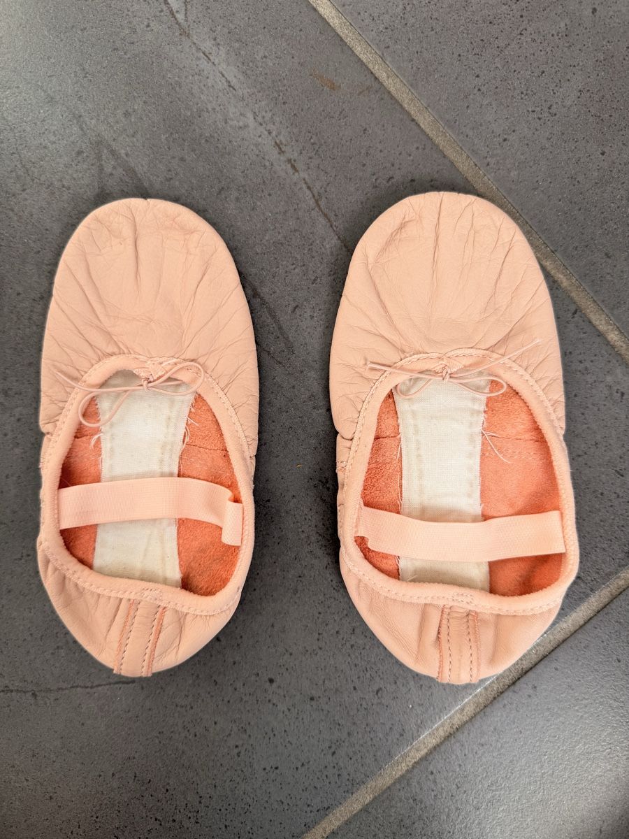 Decathlon Scarpe per ragazze: Ballettschuhe Leder rosa Grösse 31 – Usato da Aarau venduto da xiy_p5h2