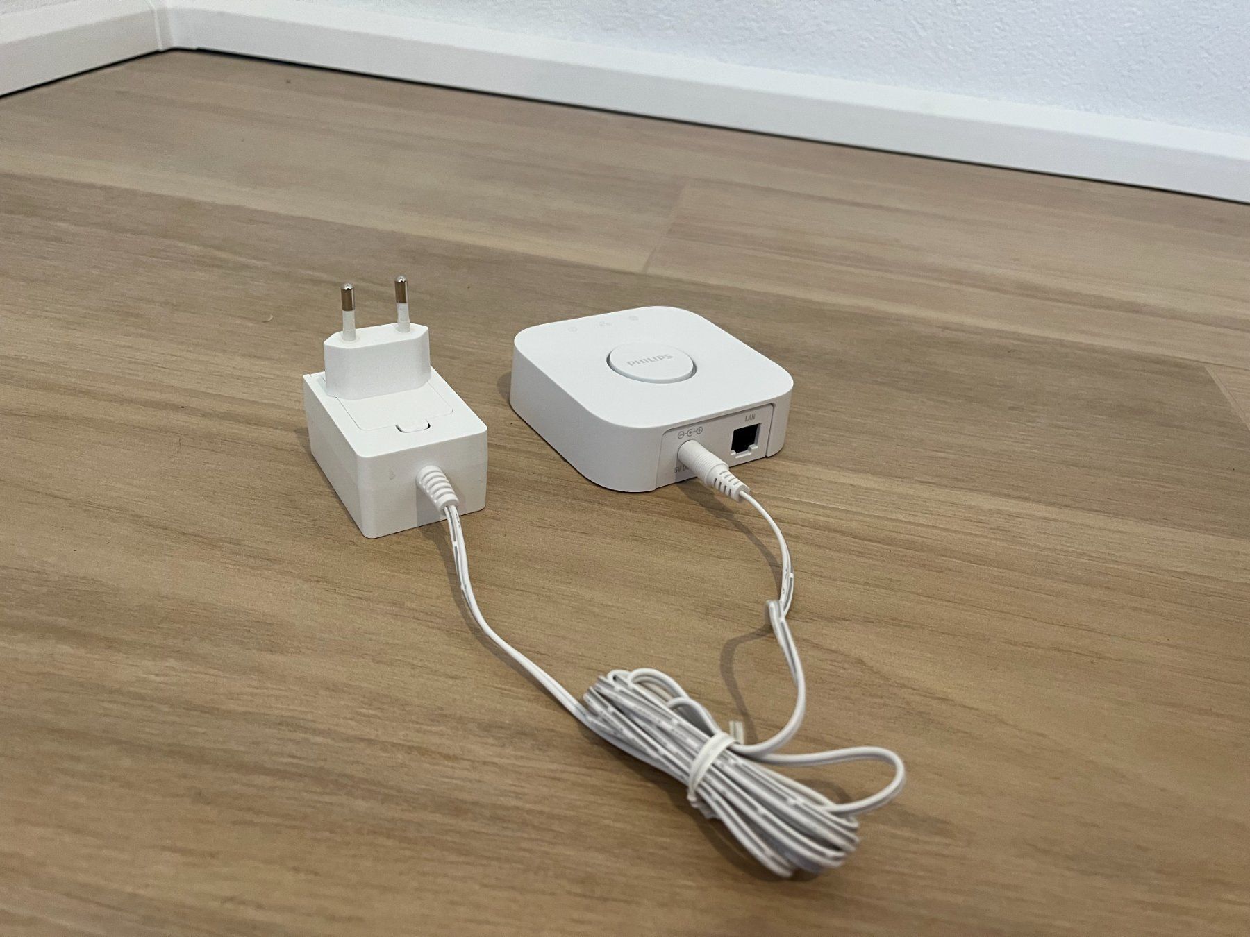 Philips Hub & Switch: Philipps Hue Bridge 3241312018A – Usato da Frauenfeld venduto da Hv