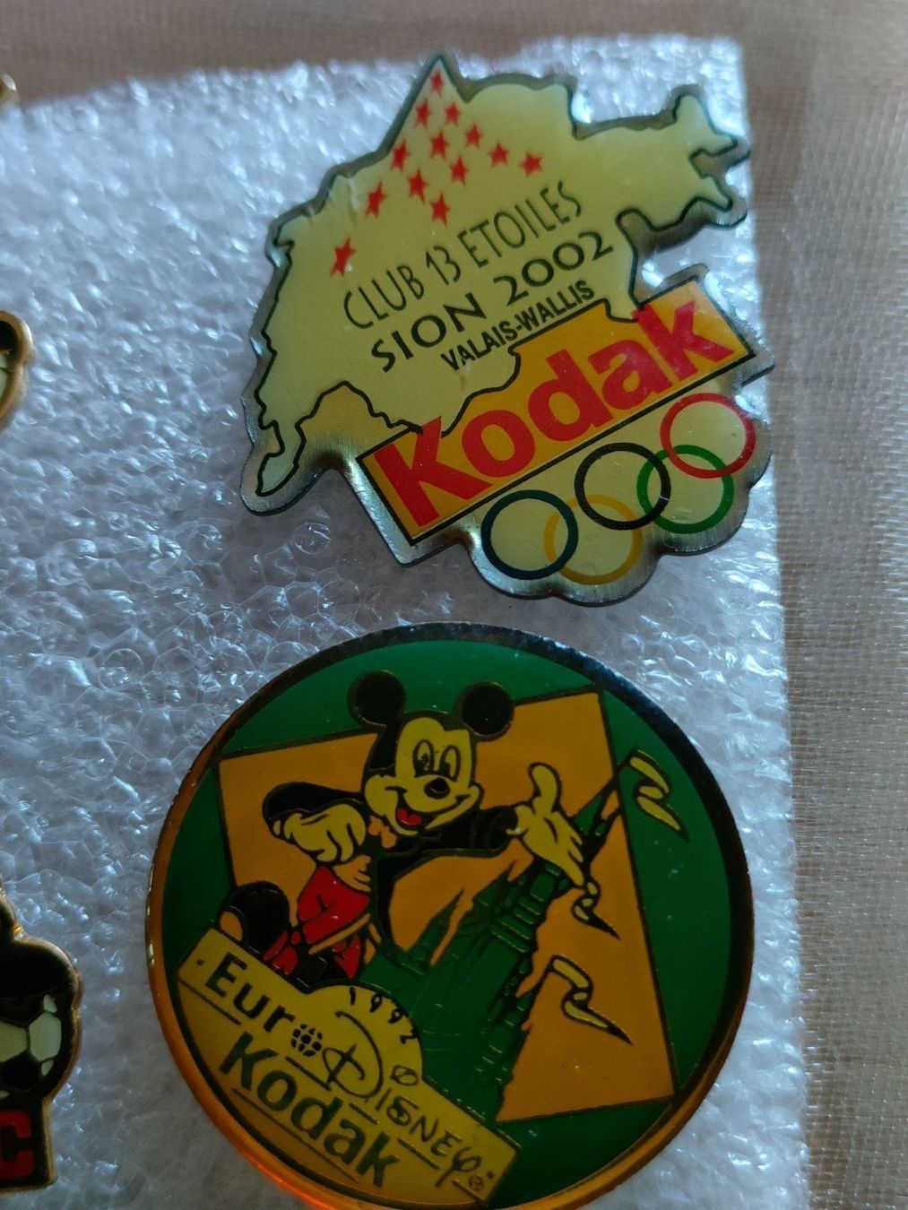 Kodak Placchette & Badge: Pins Kodak/ IVC/Panasonic – Usato da Brugg AG venduto da Mashaba 1