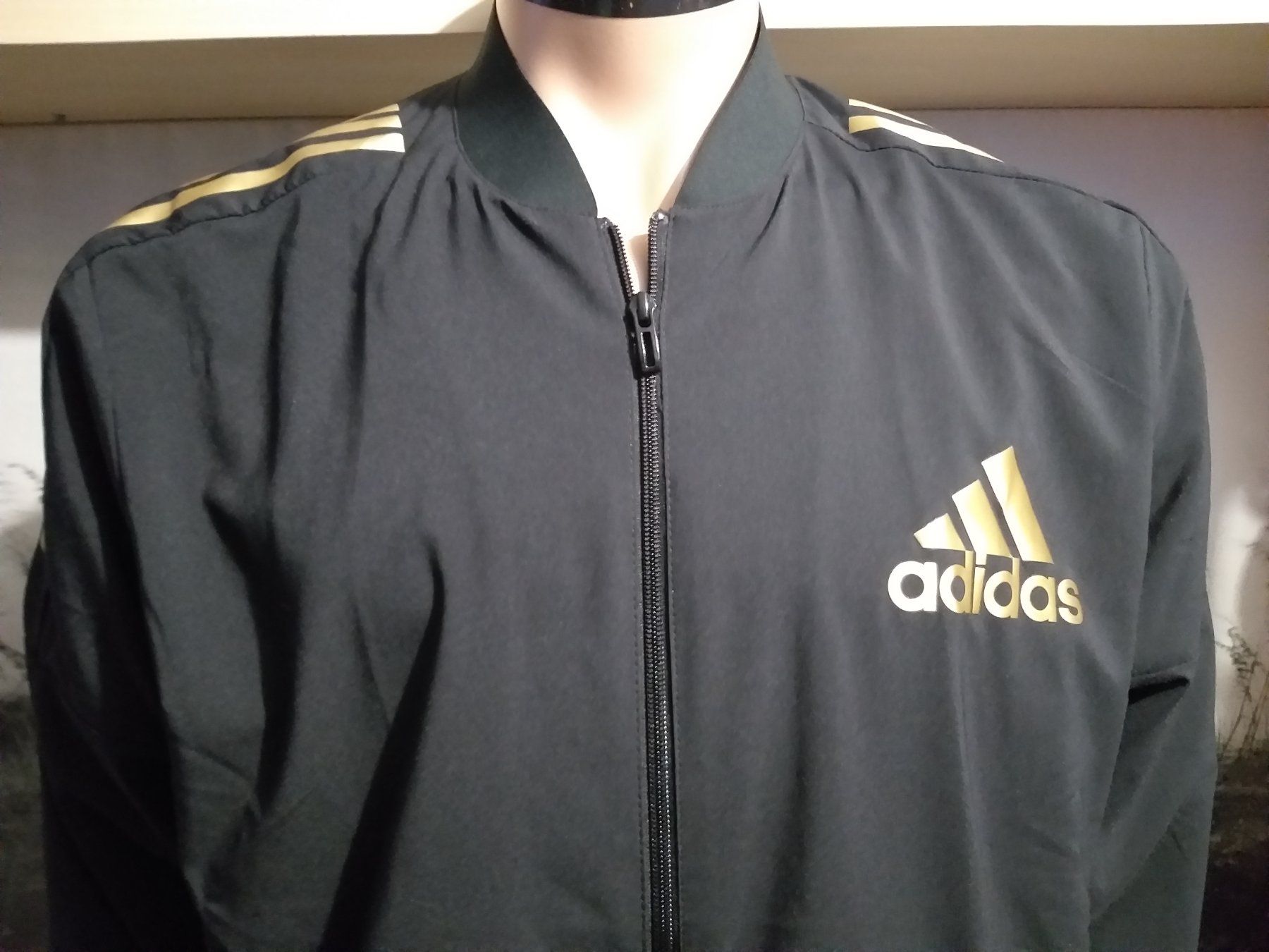 Adidas Giacche: Veste / Jacke ADIDAS  Taille / Grosse M – Usato da Cossonay-ville venduto da Super-Price-Quality 1