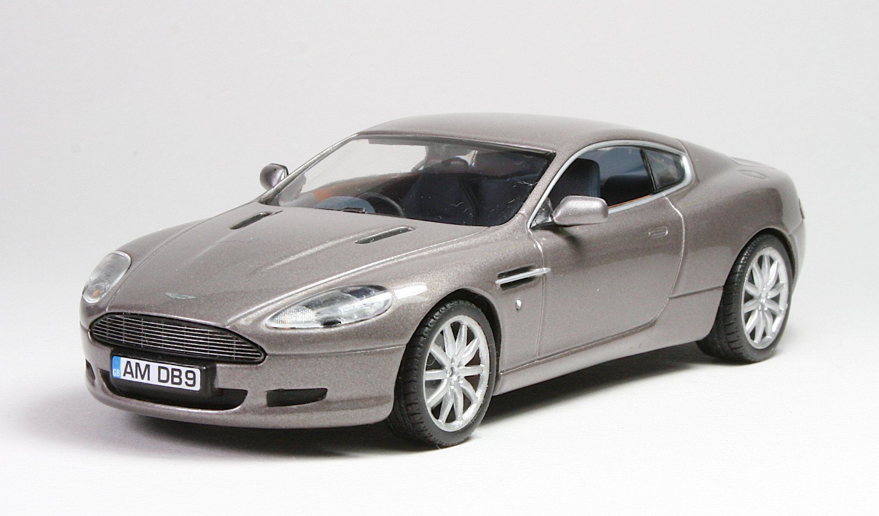 Minichamps Modellini d'auto: Minichamps Aston Martin DB9 – Nuovo (secondo la descrizione) da Elsau venduto da Peekay8 5