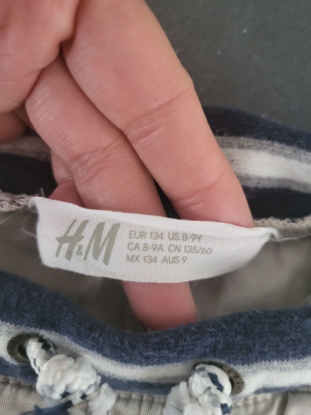 H&M Pantaloni: Shorts H&M Gr. 134 beige – Usato da Büsserach venduto da Fairprice_83 1