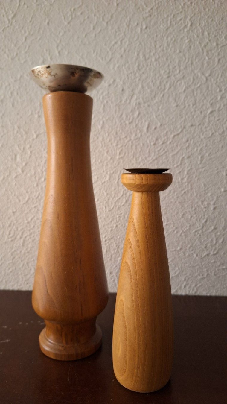 Kerzenständer: 2 Kerzenständer , Holz ,Metall versilbert – Gebraucht aus Arlesheim von shopradl