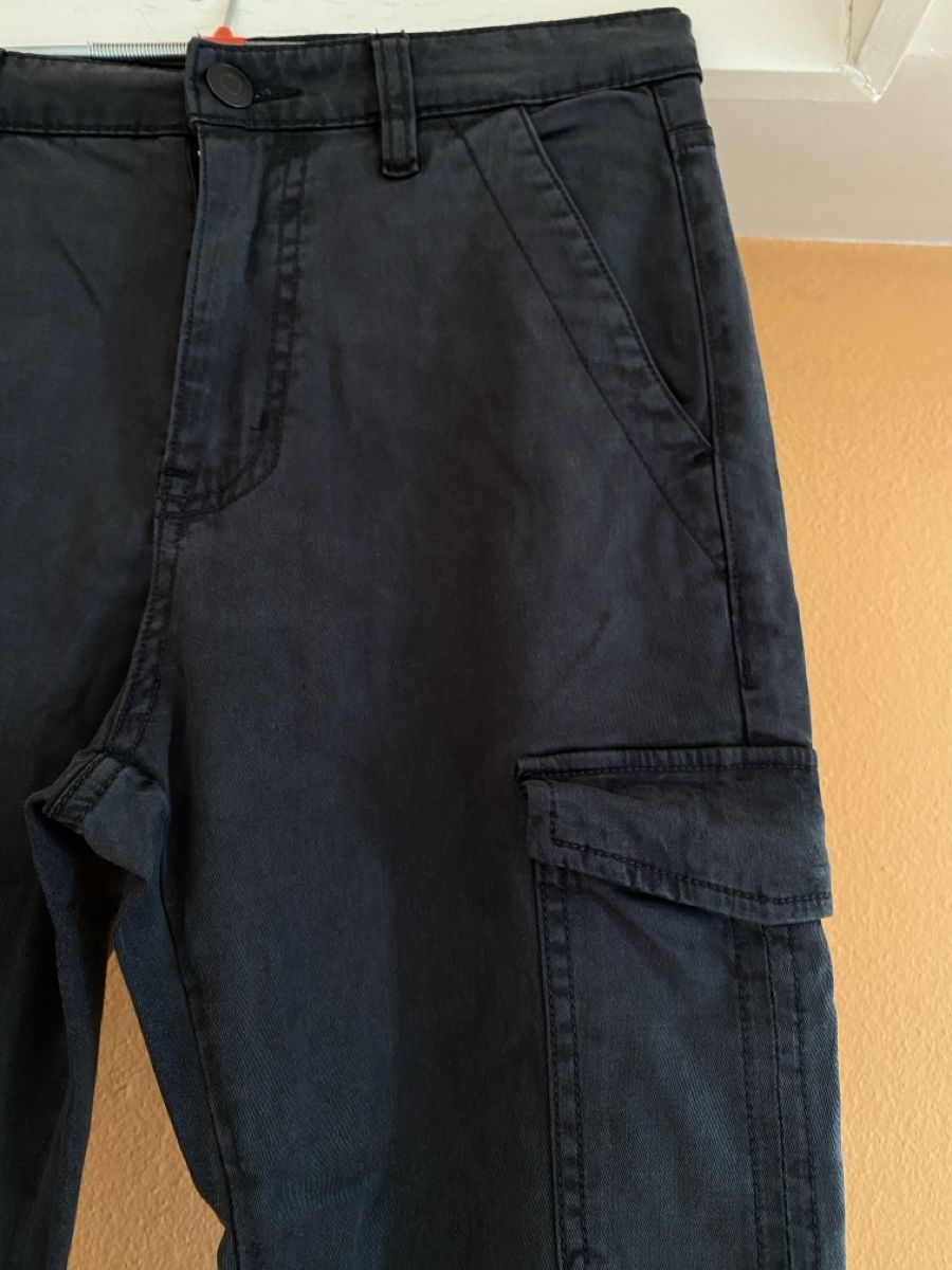 H&M Jeans: Cargo Pants noir slim - H&M - taille 38 – Usato da Genève venduto da swissjojo 1