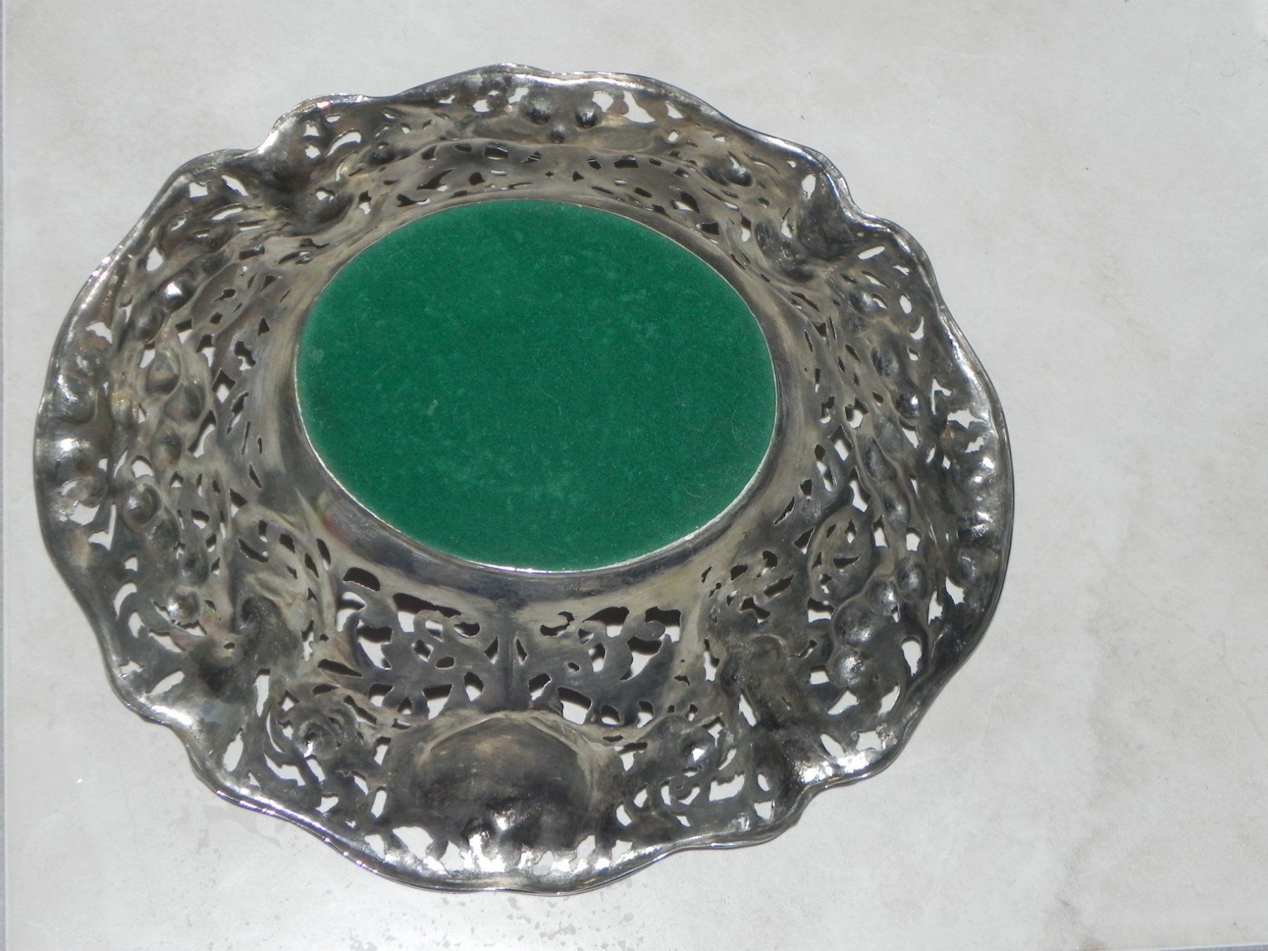Schalen: Vintage grösse versilberte Schale Rosendesign - durchbrochen – Gebraucht aus Minusio von Lory64 4