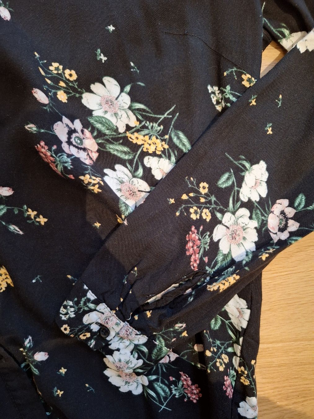 H&M Chemisiers: Bluse mit Blumenmuster von H&M – D'occasion à Wangen an der Aare par jan_2zxv 2