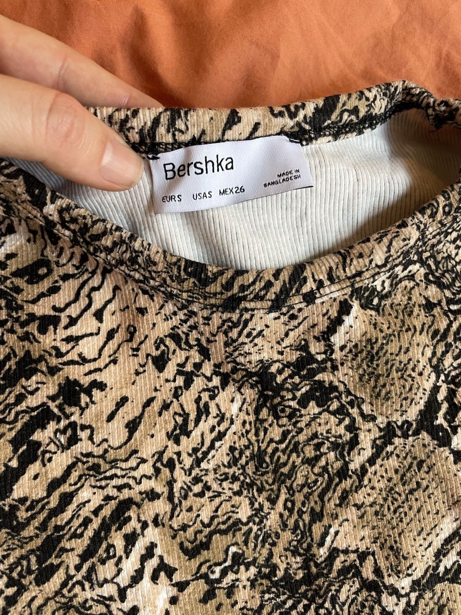 Bershka Top: Langarmshirt/Top, Schlangenmuster Schlangen Optik, Gr. S – Nuovo (secondo la descrizione) da Zürich venduto da Carlajimena 1