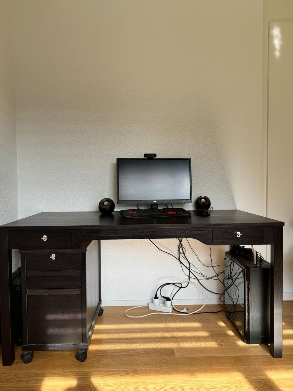 Bureaux: Schreibtisch zu verkaufen – D'occasion à Bassersdorf par mar_qyt5