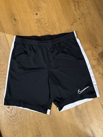 Nike Shorts schwarz weiss Sportbekleidung guter Zustand