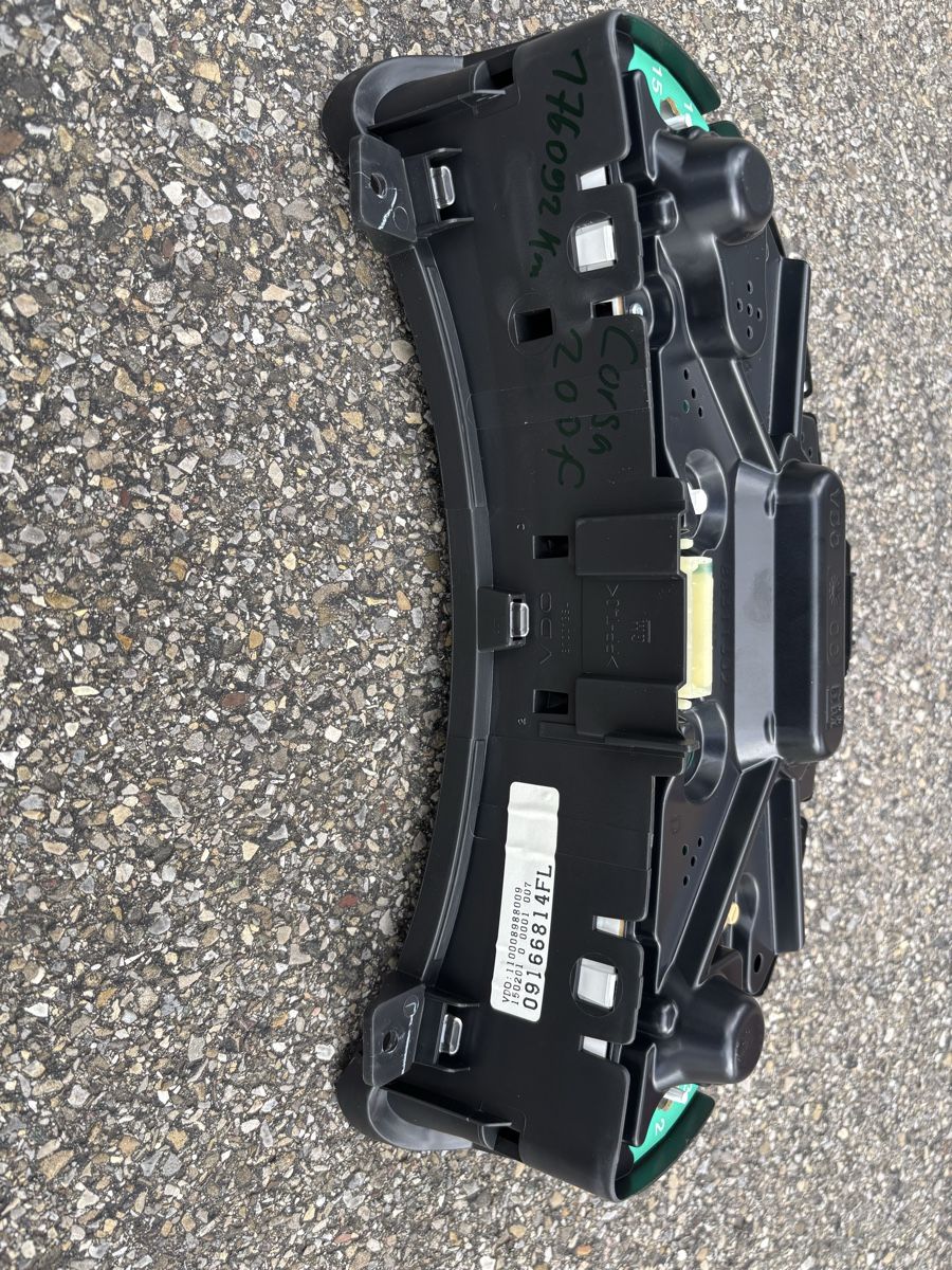 Opel Tutti pezzi di ricambio auto: Opel Corsa C jg 2001 Tacho,Tachometer  – Usato da Engelburg venduto da schrotti02 1