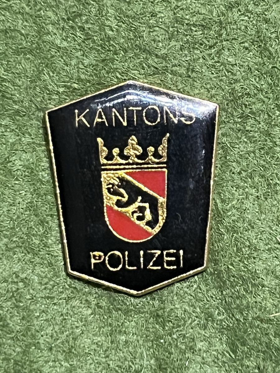 Plaquettes & Badges: Polizei Bern Pin – D'occasion à Itingen par Bebbi6569