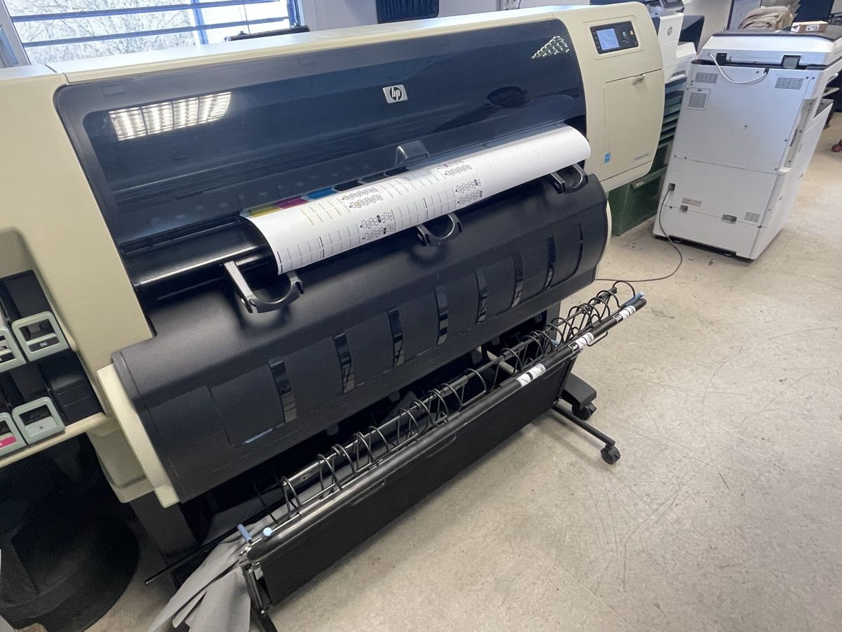 Hewlett Packard Stampanti: HP DesignJet T7100 Grossformatdrucker - Top Zustand! – Usato da Wängi venduto da Bmo 1