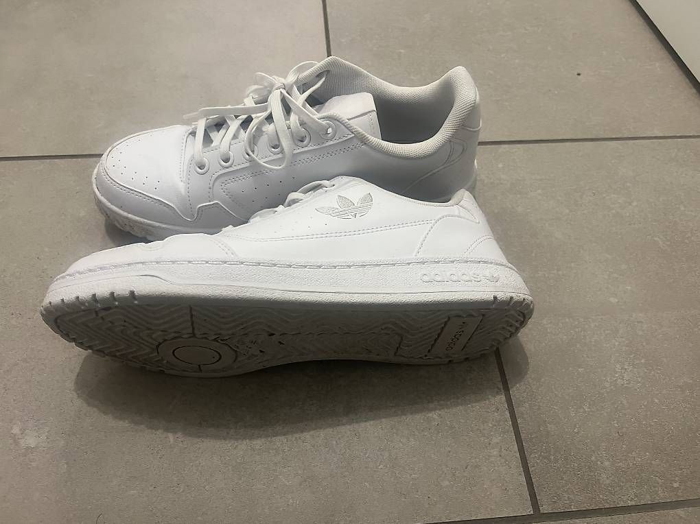 Herrenschuhe: ADIDAS WEISSE SNEAKER – Gebraucht aus Winterthur von keb_77j9
