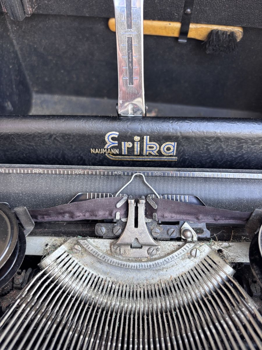 Erika Machines à écrire: Antike Schreibmaschine – D'occasion à Niederdorf par KatrinT83 1