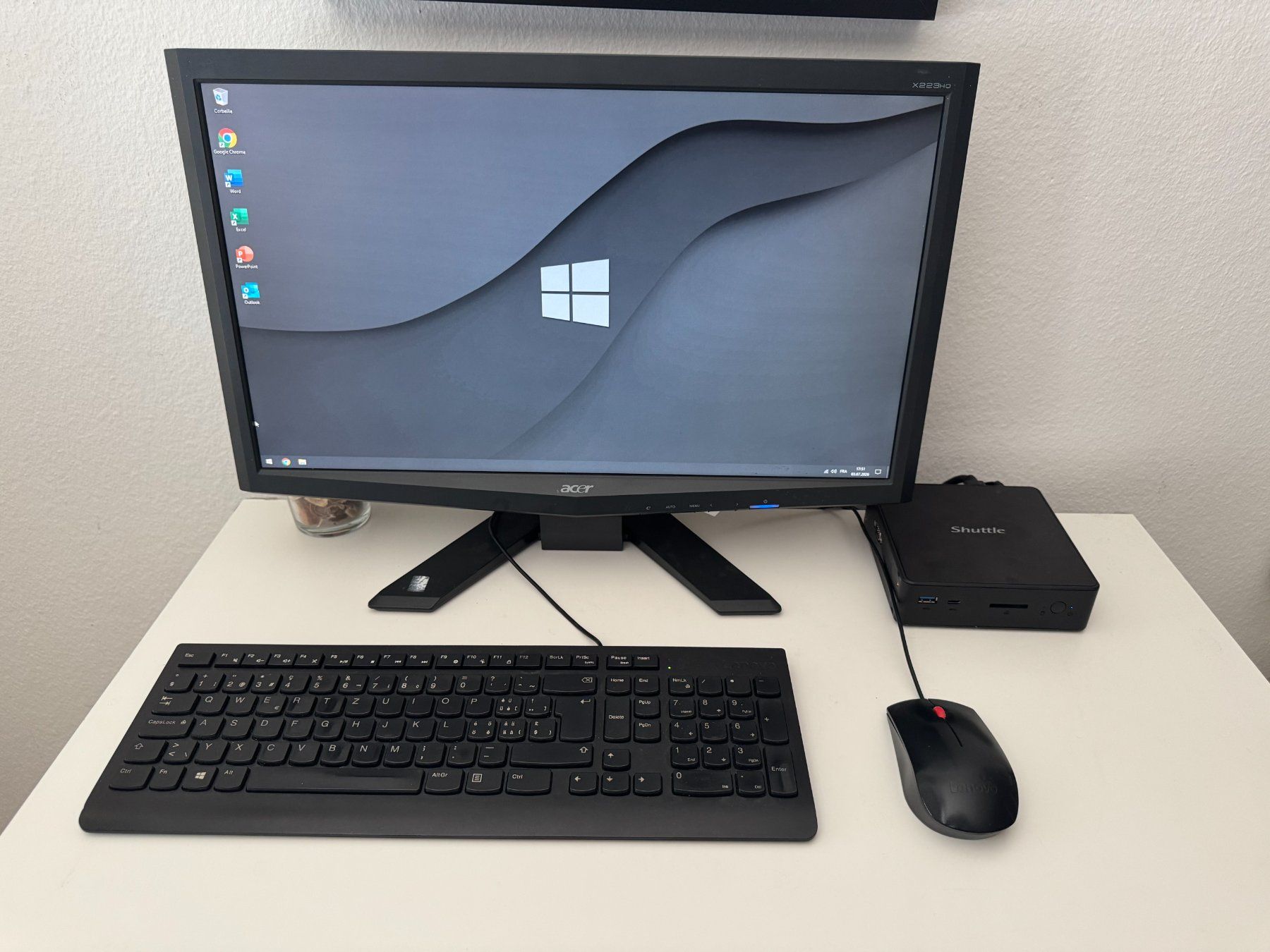 PC: Mini PC complet Shuttle avec écran, clavier et souris – Usato da Fribourg venduto da C.Garcia