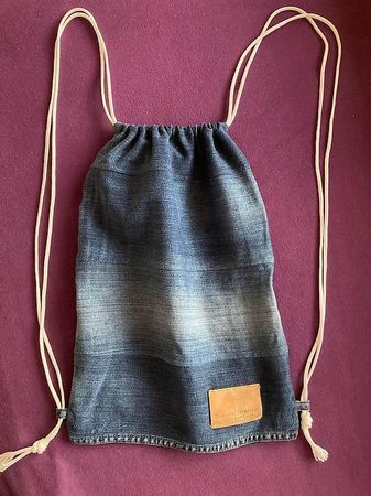 Turnbeutel aus recycelten Jeans