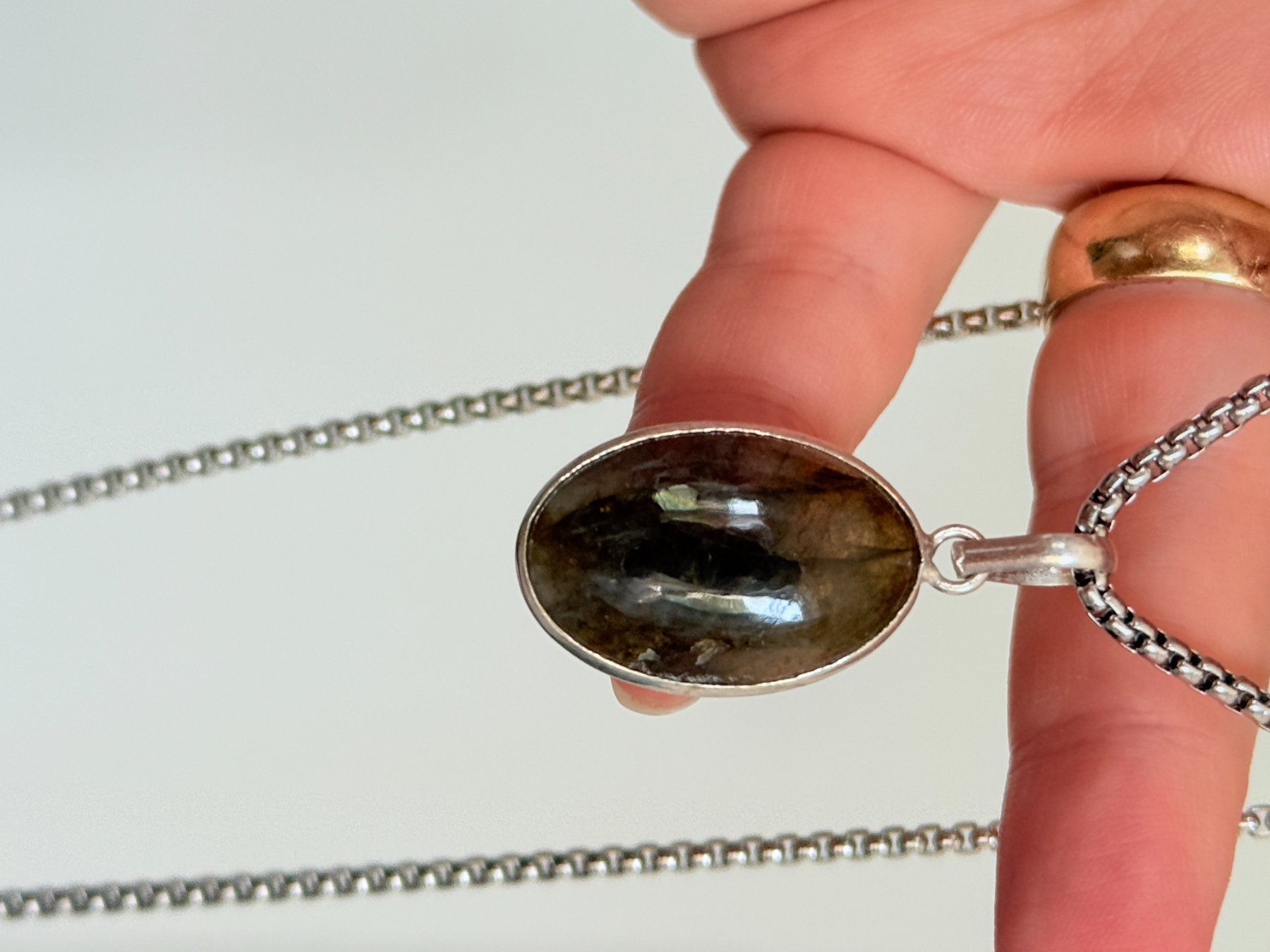 Ketten: Fashionable labradorite necklace – Neu und originalverpackt aus Genève von AGBERG 4