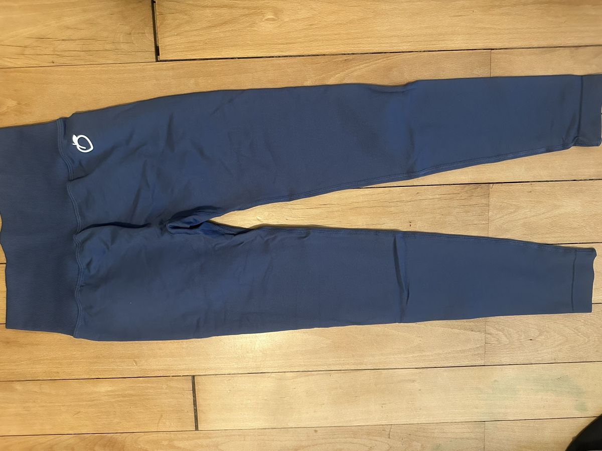 Leggings: Blaue Leggings mit gerafftem Po, Grösse S – Nuovo e nell'imballaggio originale da Luzern venduto da nee_zjh6 1