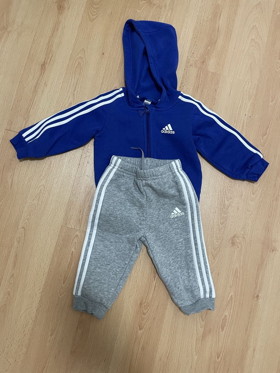 Adidas Lotti & Set di vestiti: Adidas Trainer Grösse 74 – Nuovo (secondo la descrizione) da Niedergösgen venduto da misterio02