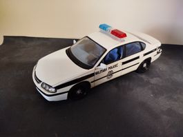 Voiture miniature 1/18de police militaire Chevrolet Impala 