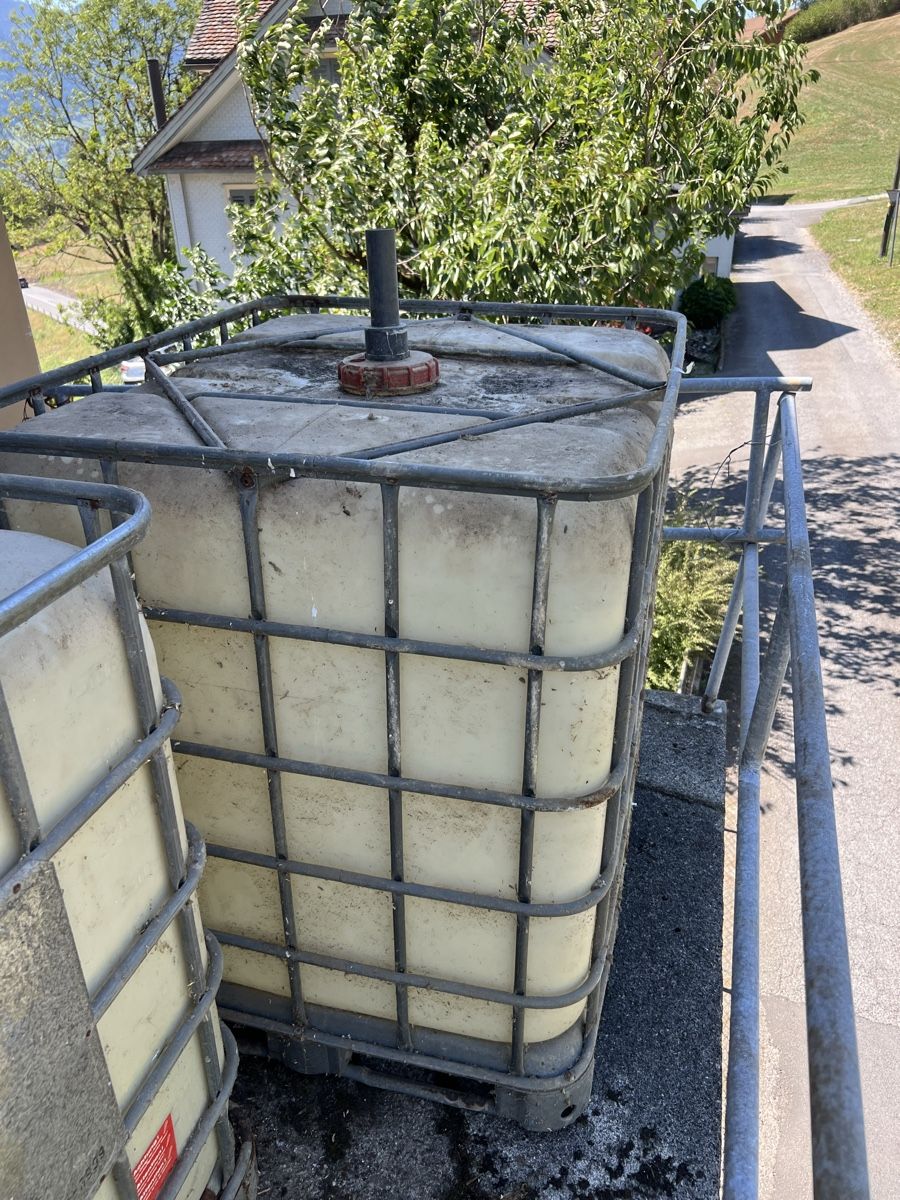 Abreuvoirs & Auges: 4x IBC Container 1000L Wassertank  – D'occasion à Brunnen par Stygi_baab 3