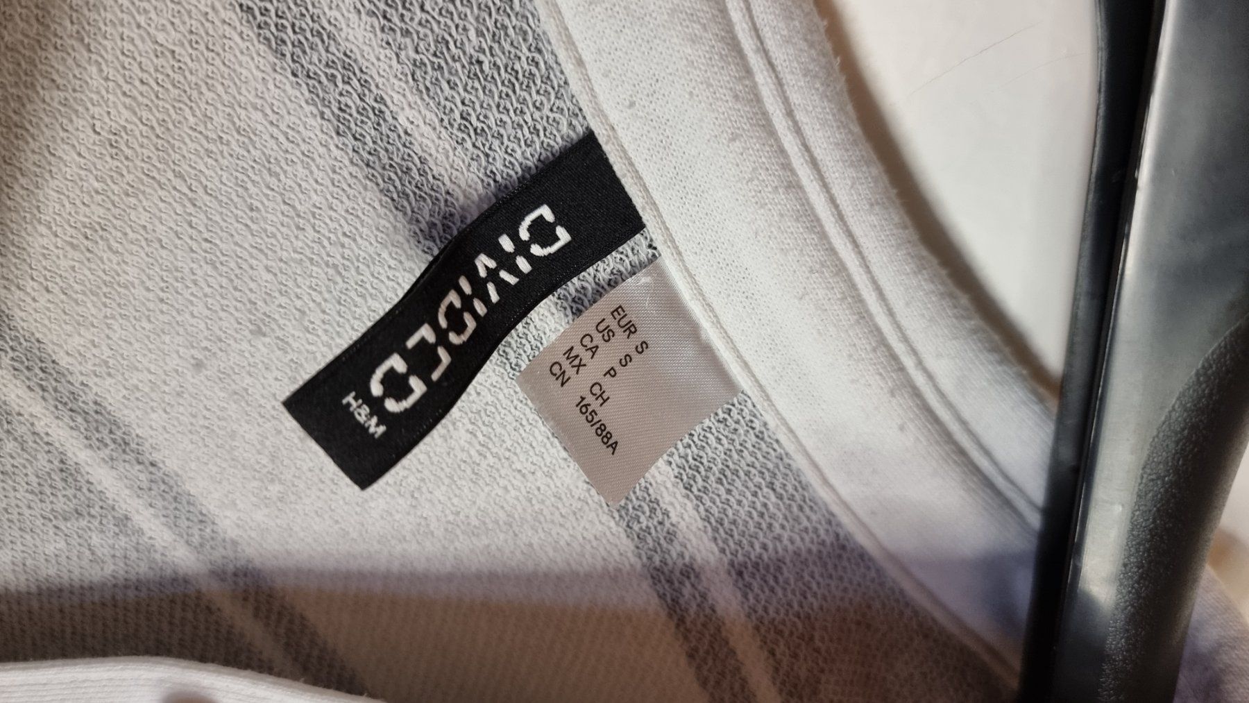H&M Maglioni & Felpe: Longshirt gestreift Gr. L schwarz/weiss – Usato da Wald ZH venduto da CapLux 4
