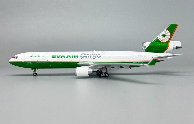 McDonnell Douglas Kit di modellismo & Modellini statici: MD-11 EVA AIR Cargo – Nuovo e nell'imballaggio originale da Morges venduto da iljamuromez