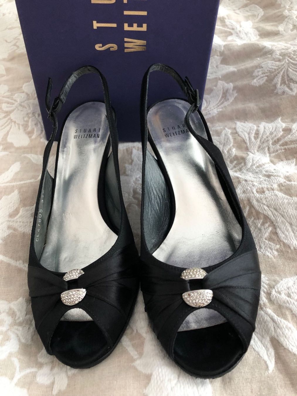 Stuart Weitzman Scarpe da donna: Stuart Weitzman Satin Slingbacks – Nuovo (secondo la descrizione) da Zürich venduto da erica72