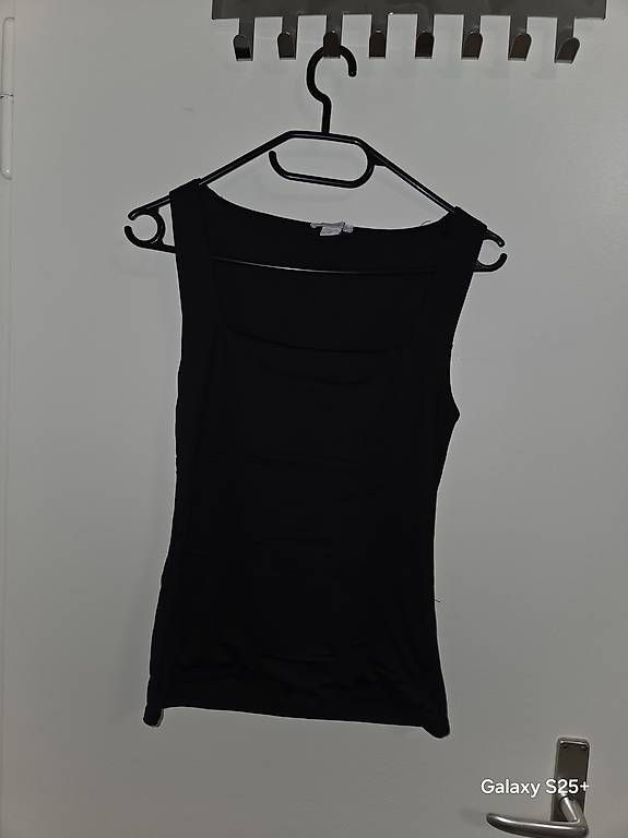 Tops: 3 Basic Tanktops – D'occasion à St. Gallen par ruz_t5lk 2
