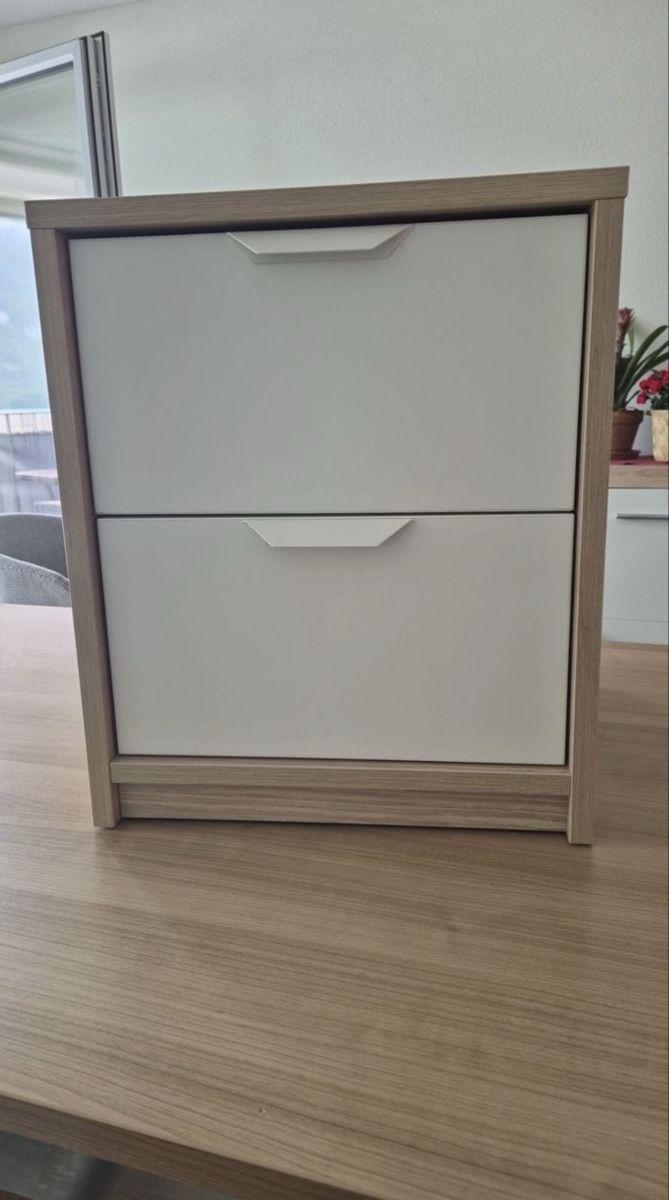 Comodini: Nachttisch in Holzoptik - IKEA ASKVOLL – Nuovo (secondo la descrizione) da Burgdorf venduto da simplysereina