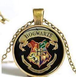 Pendentifs: Harry Potter Hogwarts Amulett mit Kette – Neuf avec emballage d'origine à St. Margarethen TG par ursk10