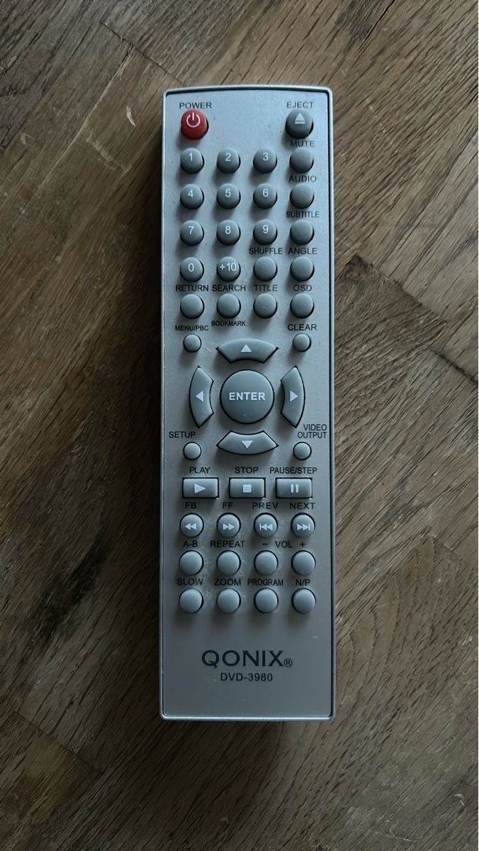 Fernbedienungen: Qonix DVD-3980 Remote Control Silver Used – Gebraucht aus Lugano von bad_2t9b