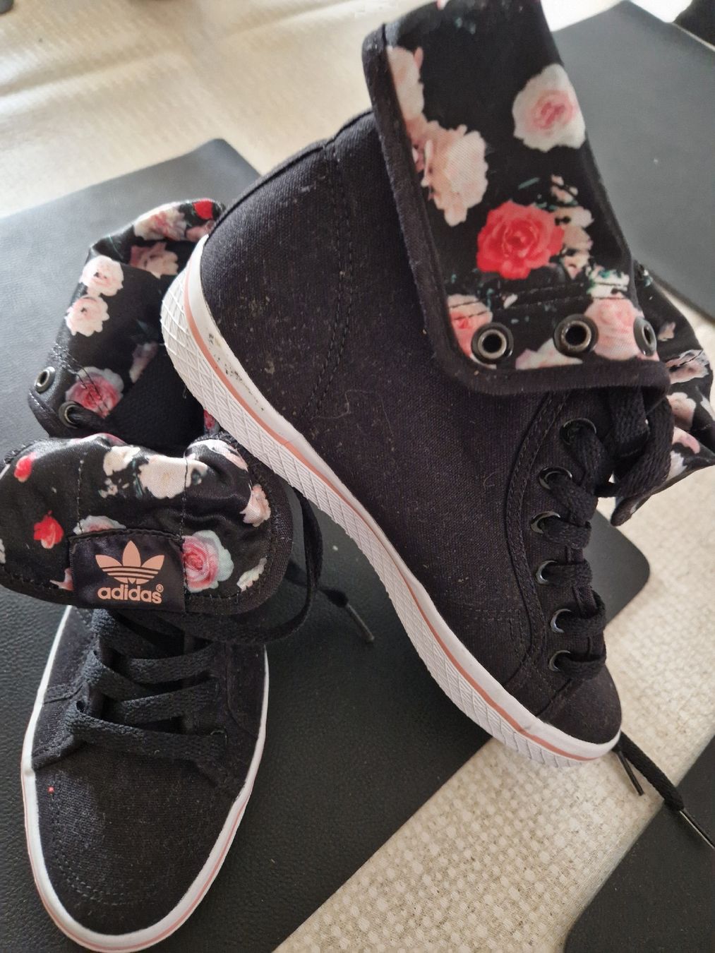 Adidas Damenschuhe: Adidas – Neu (gemäss Beschreibung) aus Jona von mar_k8m5