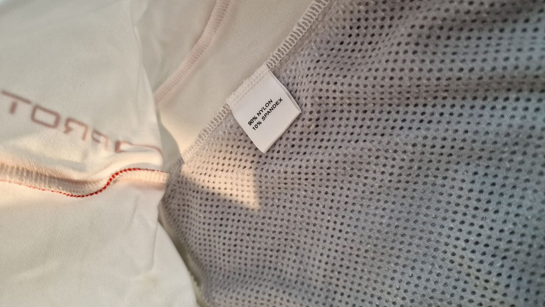 Tops: Protective Sportshirt mit Tasche, Gr. 38 – Gebraucht aus Rütihof von tweedy123 4