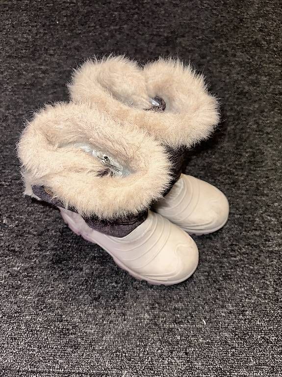 Scarpe per ragazze: Winterstiefel – Usato da Birsfelden venduto da kil_d79j 1