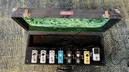 Gitarren Effekt Pedalboard in altem Instrumentenkoffer