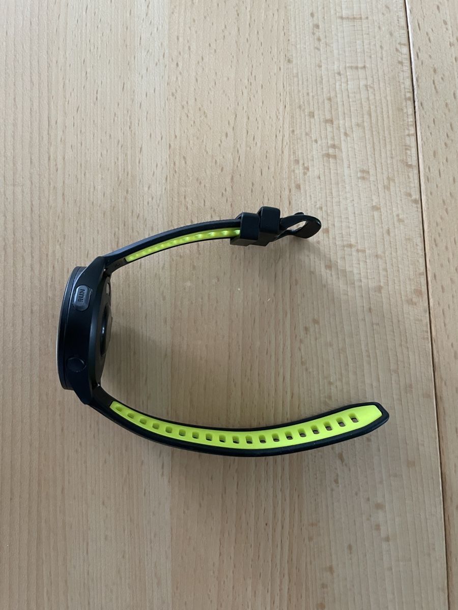 Garmin Smartwatch: Garmin Forerunner 165 Music Schwarz Gelb – Usato da Sennwald venduto da Leniman 3