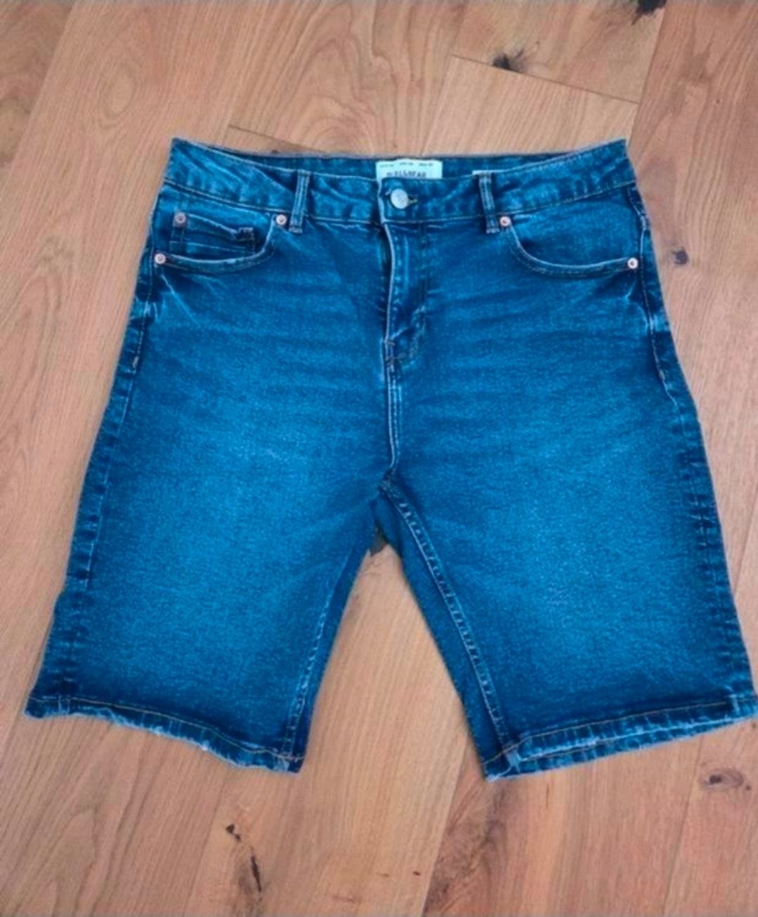 Pull&Bear Jeans: Jeansshorts Pull&Bear blau, Grösse 42, neuwertig – Usato da Wetzikon ZH venduto da mar_8jrl