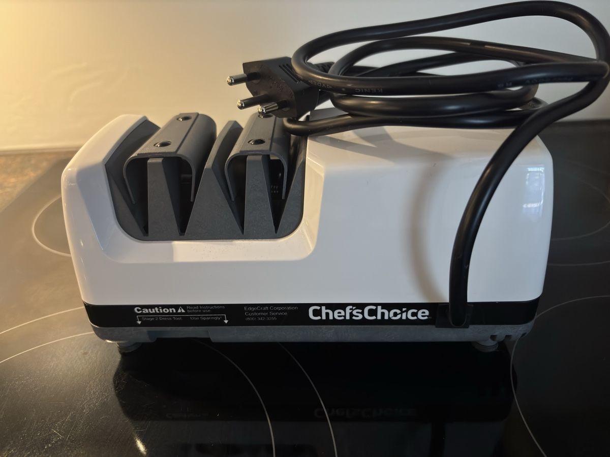 Elettrodomestici da cucina: Electric Knife Sharpener – Nuovo (secondo la descrizione) da Bironico venduto da Koalaboss 2