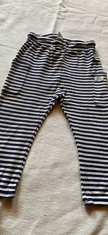 Hosen: Gerippte Hose 92 – Gebraucht aus Därstetten von yas_pb5r